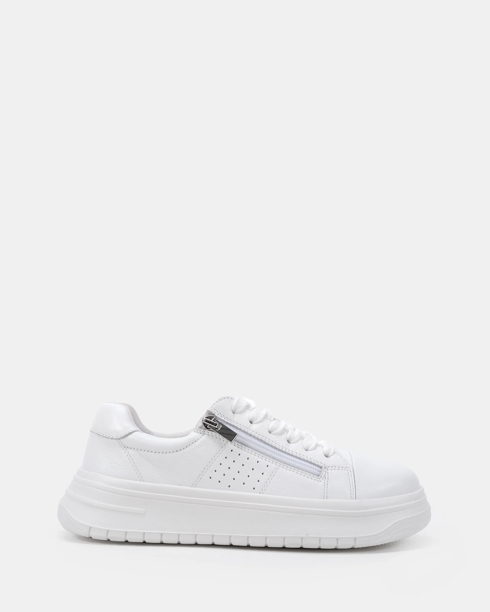 Zizi White