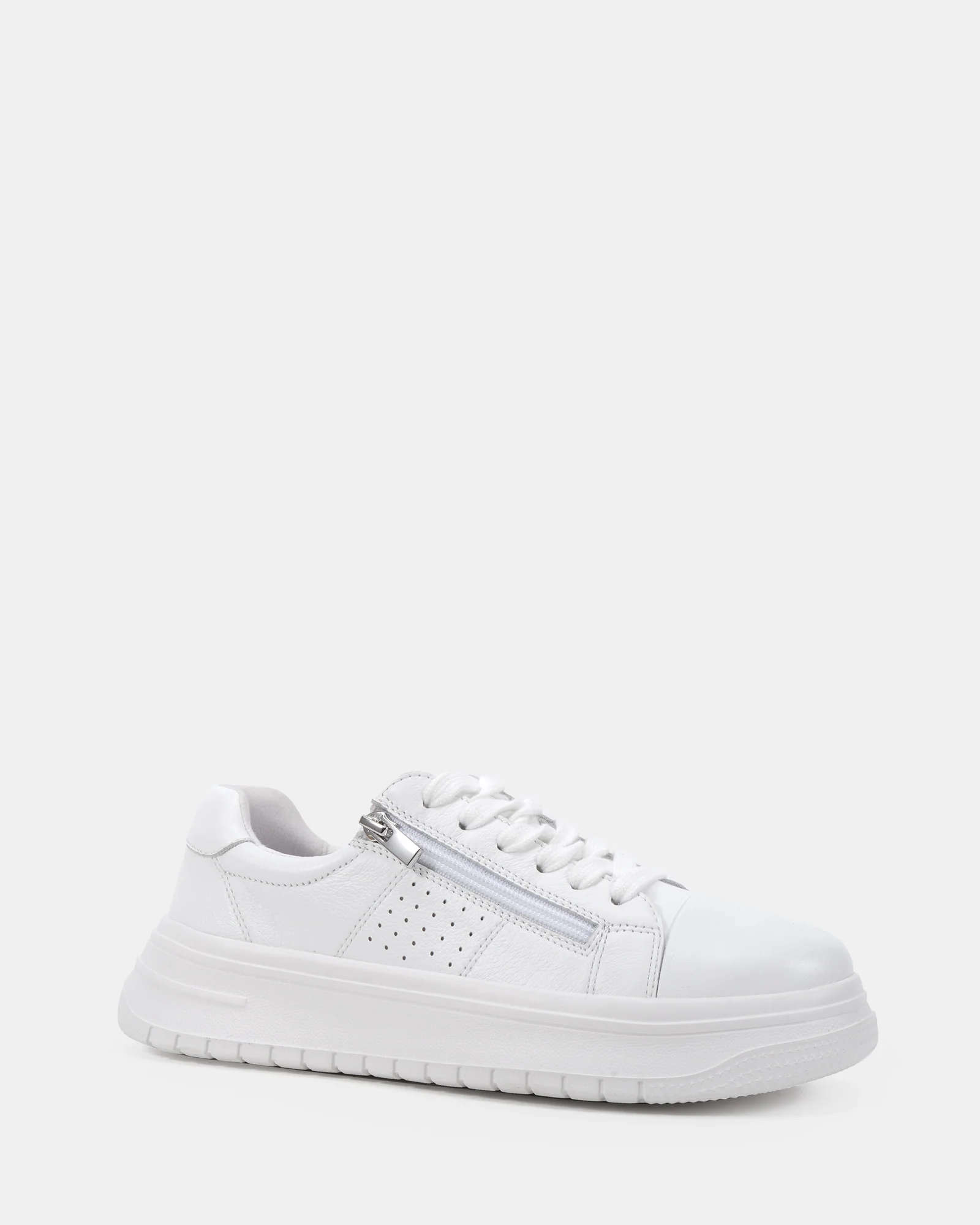 Zizi White - Image 2